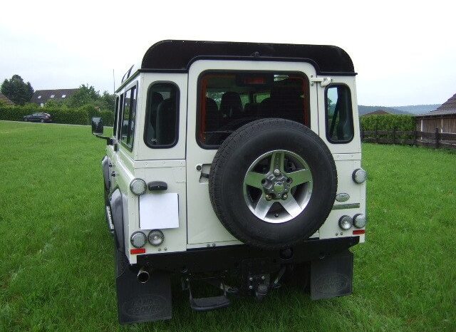 2010 Land Rover Defender 110 Fire and Ice Station full
