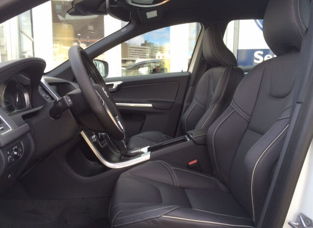 2016 Volvo XC 60 D4 Momentum Geartronic R-Design full