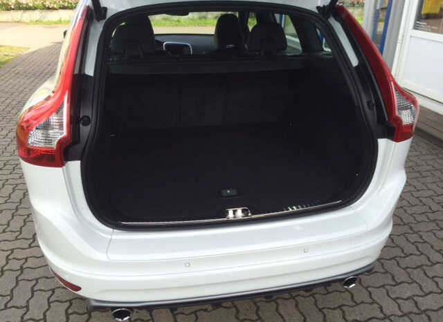 2016 Volvo XC 60 D4 Momentum Geartronic R-Design full